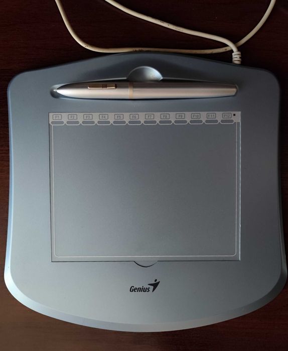 Графічний планшет Genius G-Pen 560, у відмінному стані.