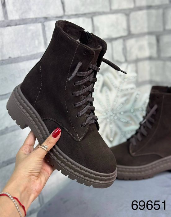 Жіночі шкіряні зимові черевики в кольорах