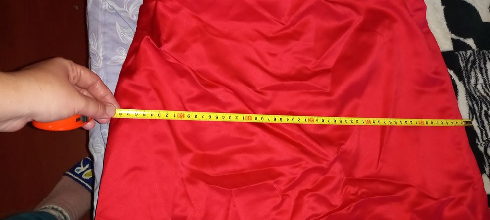 Платье красное, атлас.