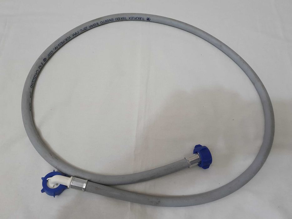 Шланг для стиральной машины.