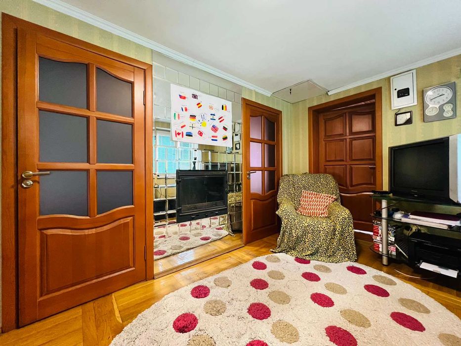 Круглик. Продам жилий дім. Газ,камін,баня. Ліс,озеро. м.Теремки 10хв