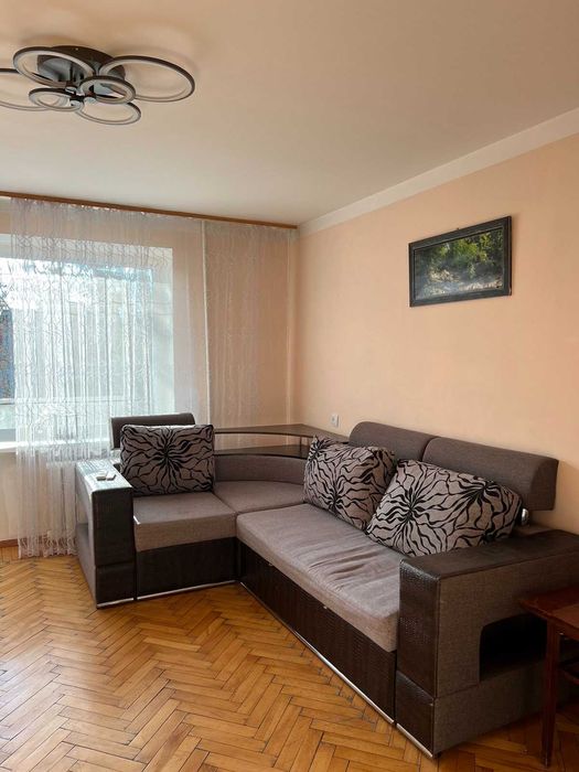 Продаю 3 комнатную крупногабаритную квартиру на Площади Победы