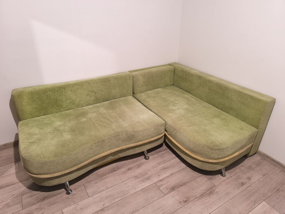 Narożnik z poduszkami i funkcją spania