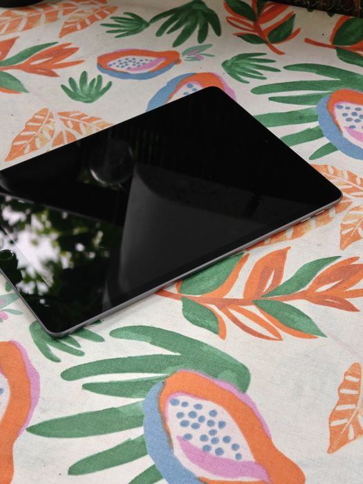 Jak nowy Apple iPad A2429 128GB SSD, oryginalny ładowarka, stan bardzo dobry