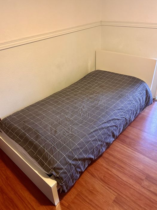 Cama solteiro IKEA branca  + estrado + colchão
