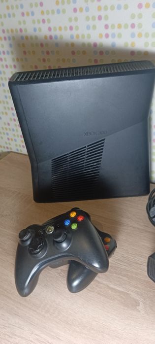 Продаю Xbox 360 Slim с установленным Freeboot