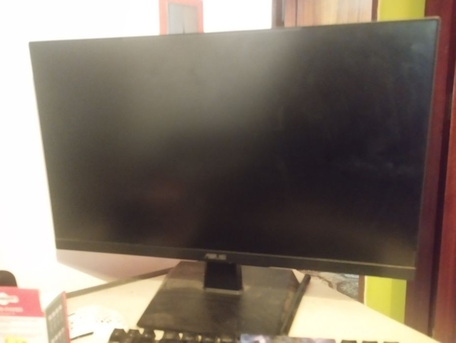 Complete PC Gaming Setup with 2 Monitors64740314545409121