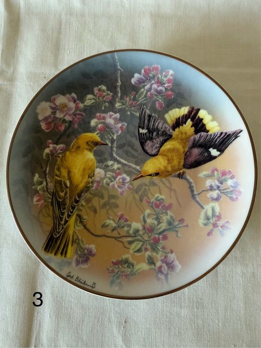 Вінтаж : Колекція фарфорових настінних тарілок.