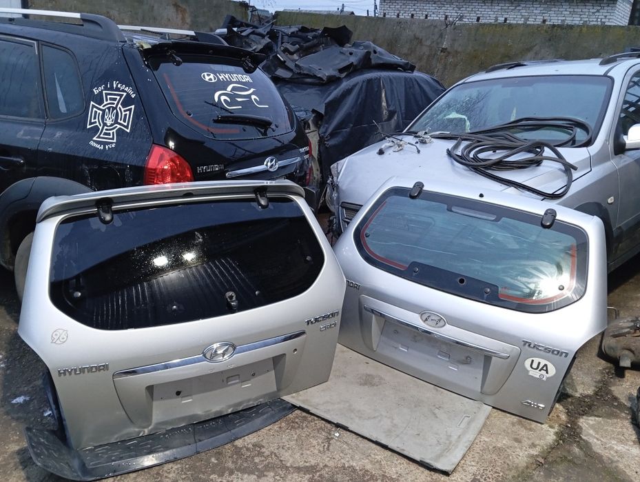 Ляда Hyundai Tucson 1 JM 2004-2011г крышка багажника серая черная