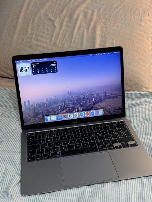 MacBook Air M1 (2020) – 8 GB RAM, 512 GB SSD