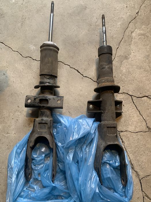 Передній амортизатор Volkswagen Amarok 2005-2012 р.