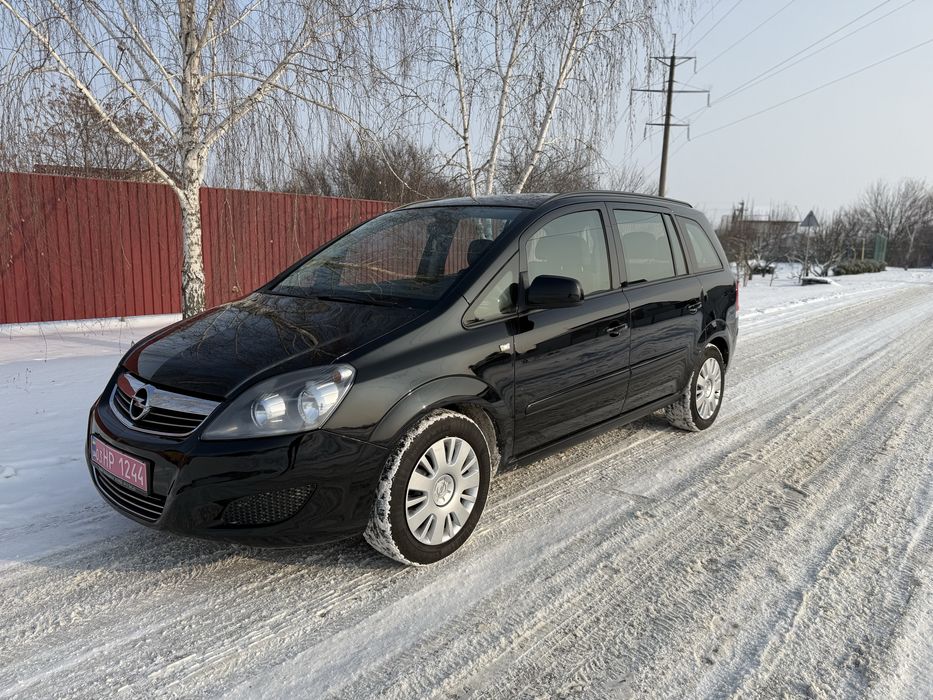 Свіжопригнаний Opel Zafira з Німеччини Розмитнений