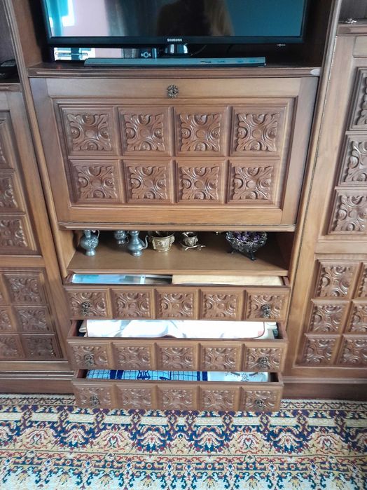 Móvel Sala em Madeira com Diva Embutido.