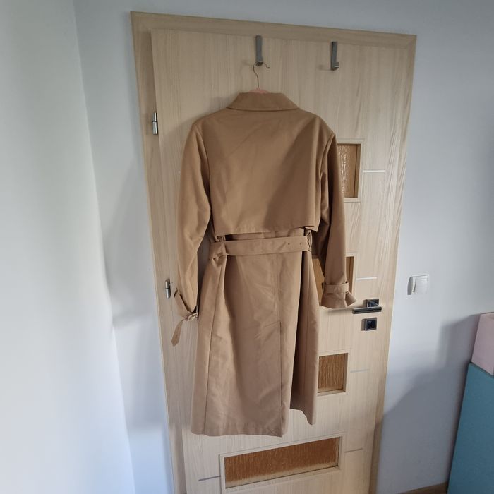 Beżowy trencz HEXELINE M z odpinaną pikowaną kamizelką – płaszcz