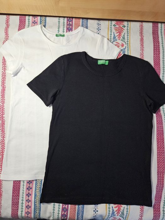 Футболки Benetton р. M (чорна) і р. S (біла)