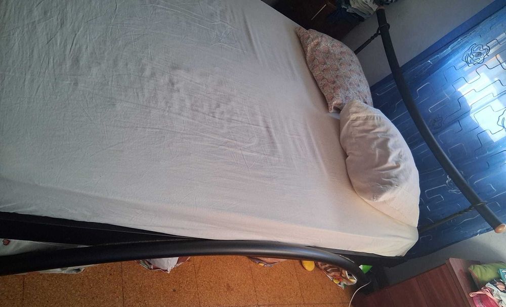 Cama de casal c/estrado incluído