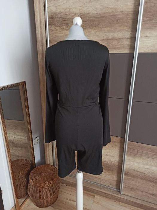 Czarny prążkowany kombinezon r. 42