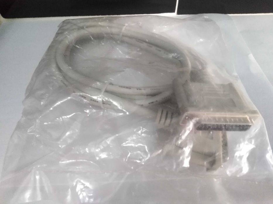 Cabos e acessórios antigos para Pc material Informático ( Desde 2€ ).