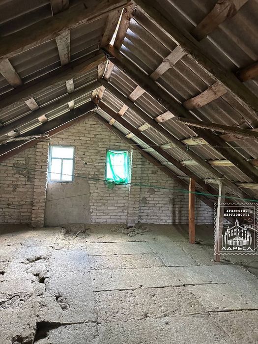 Продаж будинку з земельною ділянкою