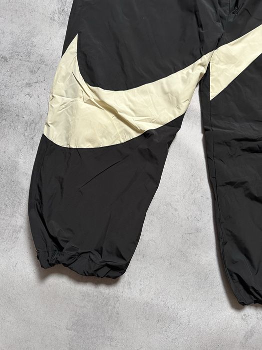 Нейлонові спортивні штани Nike Big Swoosh