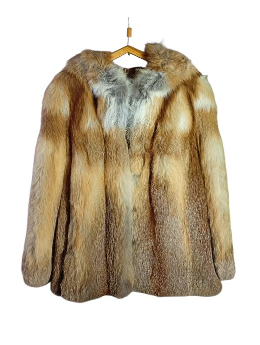 В груди 106см. Шуба, бомбер из лисы. Натуральная шуба