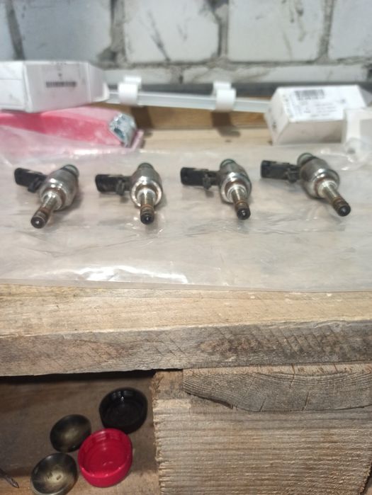 06G906036E паливні форсунки VAG