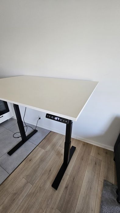 Biurko NowyStyl z elektryczną regulacją wysokości