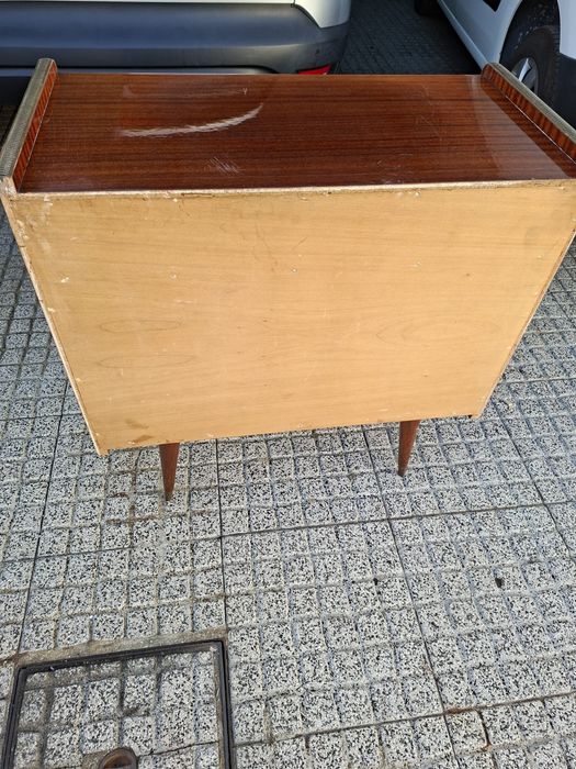 Móvel muito antigo como novo vintage