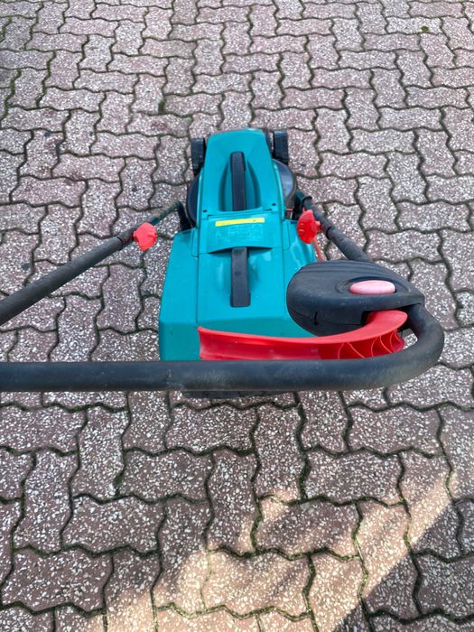 Corta relva bosch rotak 32 de 1200 W em excelente estado