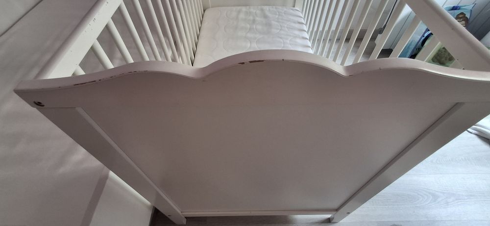 Berço para bebé de grades