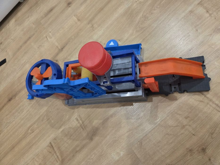 Трек Hot Wheels Мегаавтомийка (Mega Carwash) оригінал
