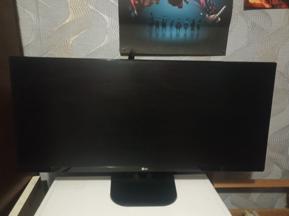 Продам монитор б/у LG, штатив