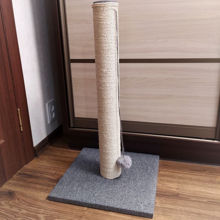 Стійка та надійна Кігтеточка .товстий стовп,широка  основа,когтеточка