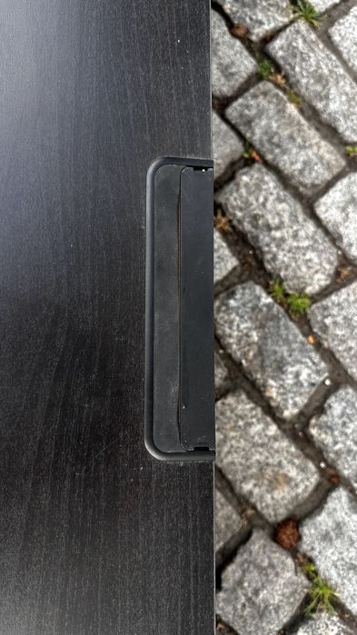 Conjunto de móveis pretos em ótimo estado