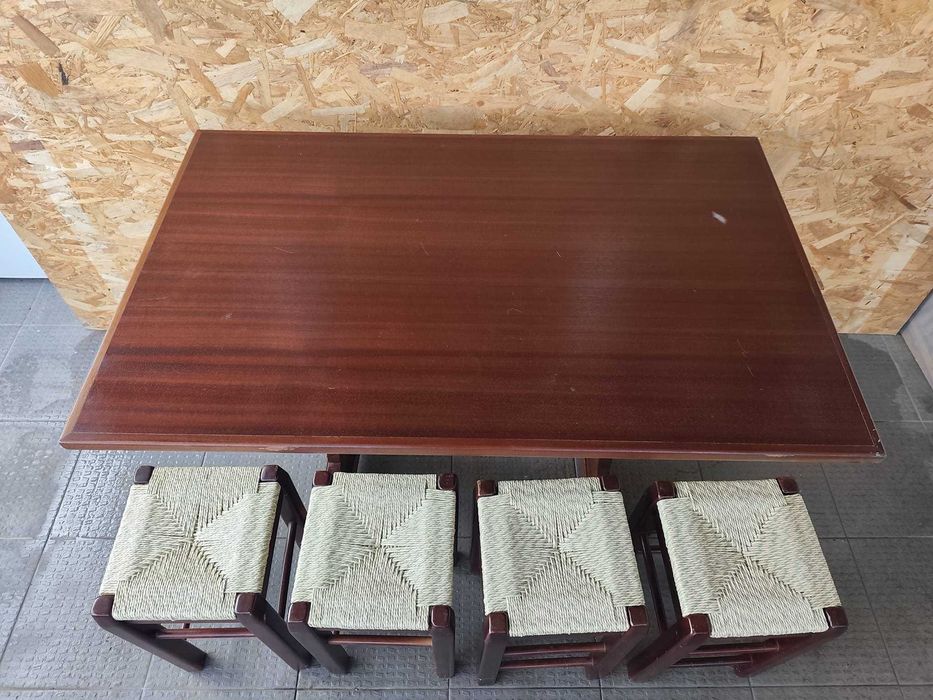 Mesa Fixa + 4 Bancos