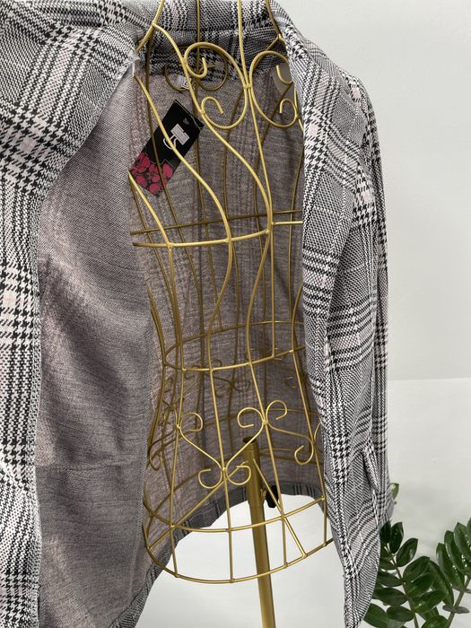 піджак в клітинку на підплічниках