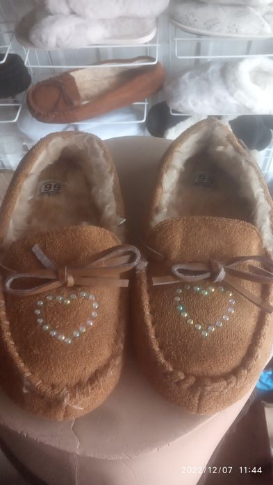 Продам тапки замшевые