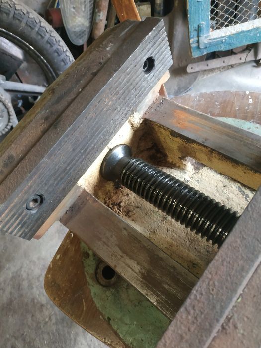 Тиски станочние в отличном состояние