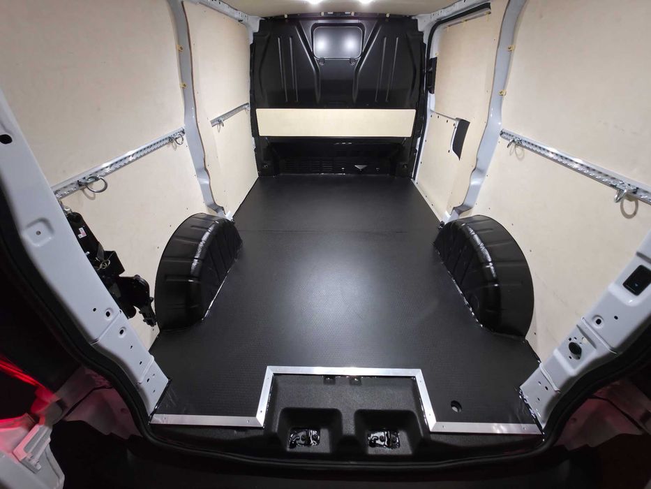 Zabudowa zabezpieczenie ze sklejki Ford Transit Custom van