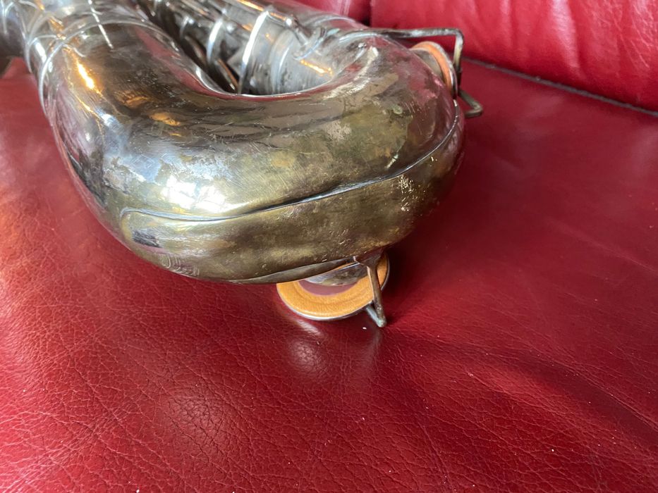 Saxofone barítono para restauração da