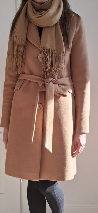 Elegancki modny płaszczyk damski