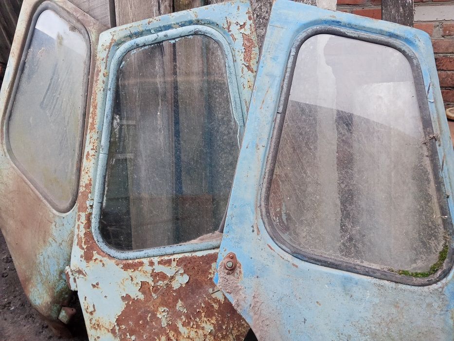 Продам дверки (ліві+праві) на трактор Мтз-50.
