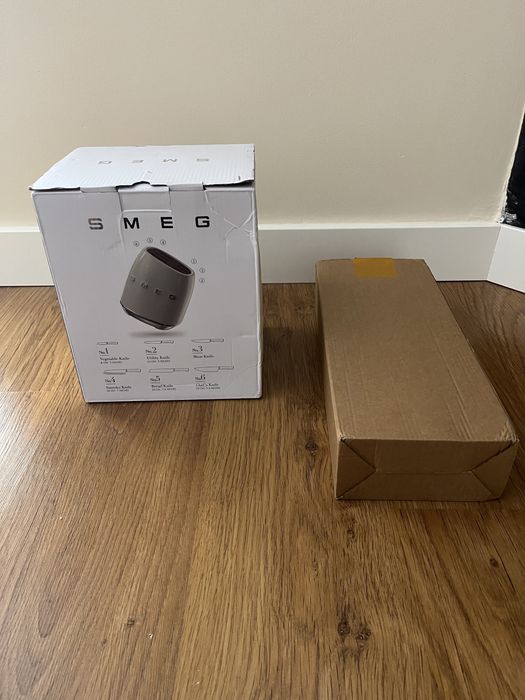 Vendo Bloco + 6 facas SMEG - NOVO!