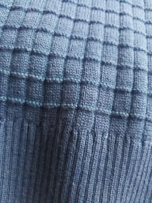 Sweter męski niebieski.