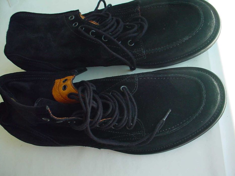 Botas de camurça de luxo.
