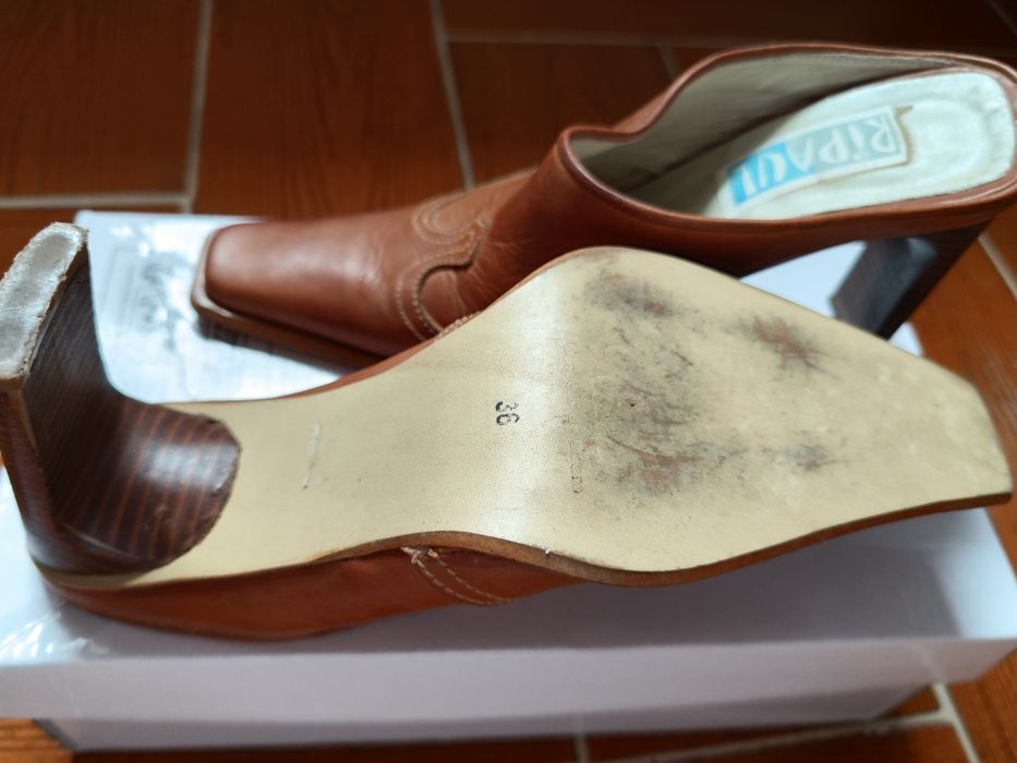 Sapatos em pele, marca Ripa