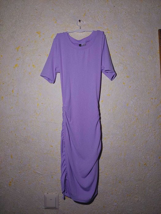 Лавандова сукня з затяжками