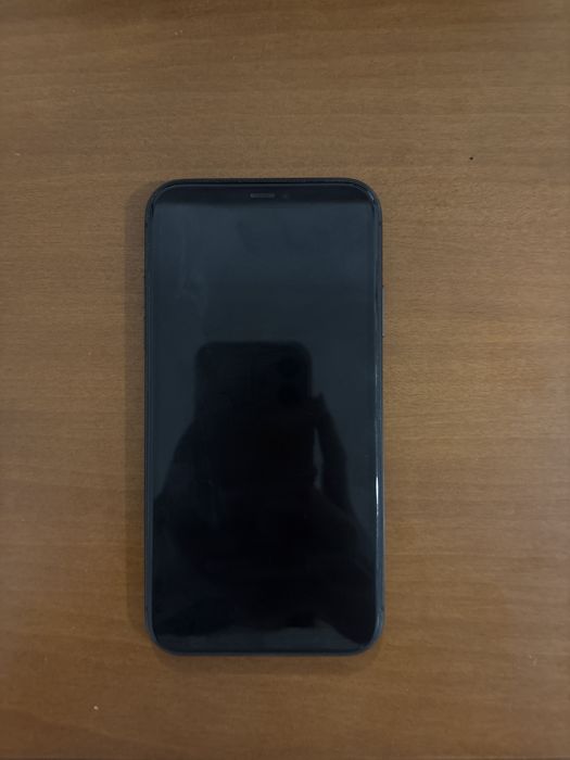 Vendo iPhone 11 em bom estado e a funcionar perfeitamente.