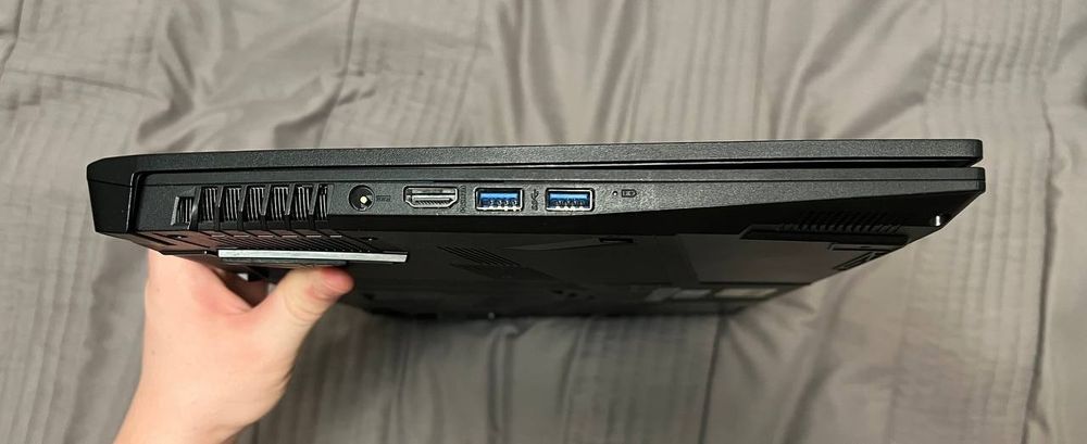 ноутбук MSI Bravo 17 дюймів