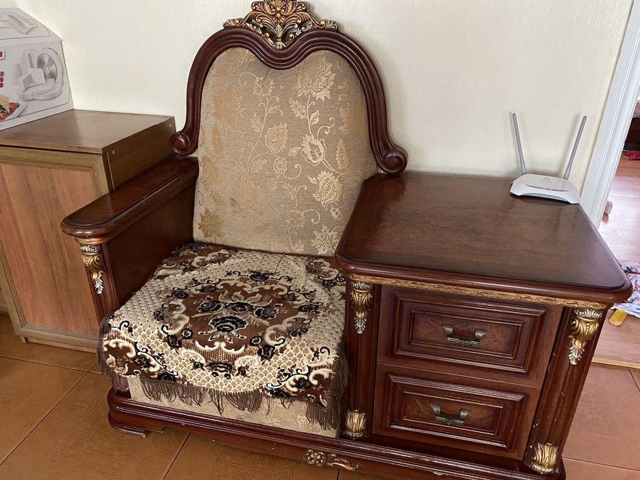 Кресло трюмо деревяне